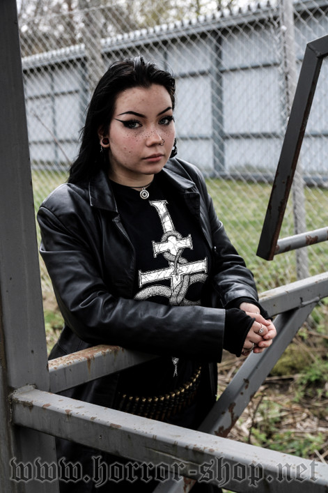 Leviathan cross and serpent t-paita