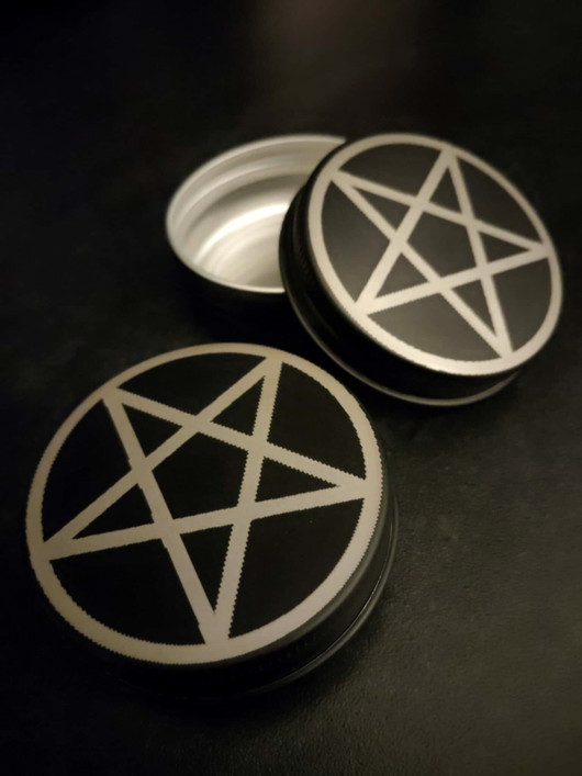 Peltipurkki pentagrammilla, musta (1oz)