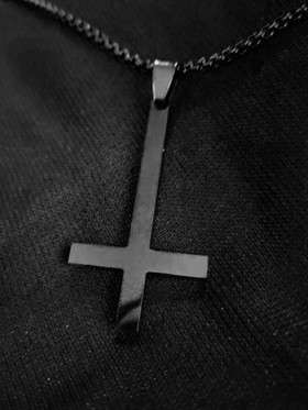 Satanic cross, musta (riipus)