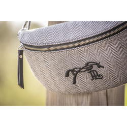 Penelope Chevron pikkulaukku, harmaa