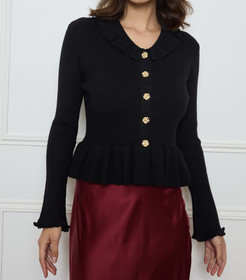 Neulottu jakku napeilla