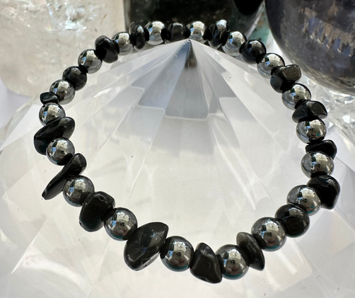 Hematiitti, Onyx, Akaatti Kivirannekoru 17 cm	