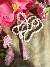 Mala Ruusukvartsi, silkkisessä säilytyspussissa