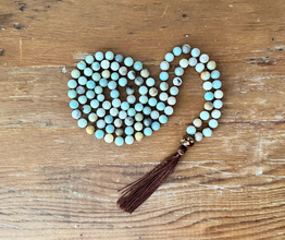 Mala Amazoniitti, silkkisessä säilytyspussissa