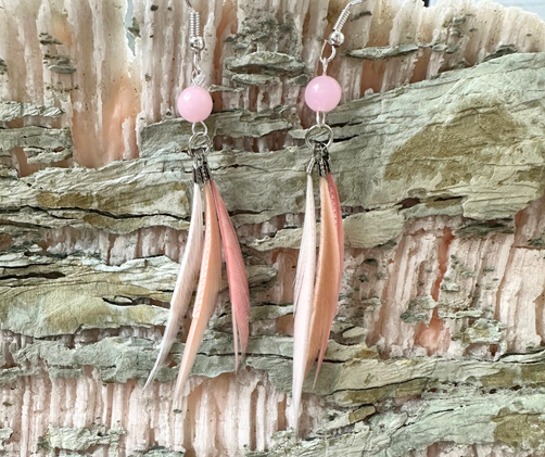 Sulkakorvakoru Jaspis kivihelmellä	