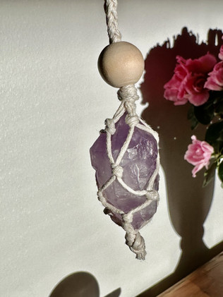 Ametisti puuvillanyörissä	