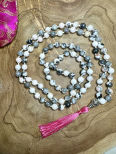 Mala Pink Zebra jaspis, silkkisessä säilytyspussissa