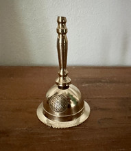 Noita-alttarikello elämänkukka symbolilla	