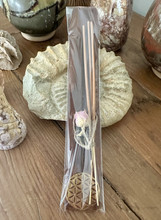 Lahjapakkaus Mangopuinen Suitsukesuksi Elämänkukka	