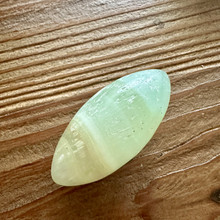 Pistaasikalsiitti  shiva lingam