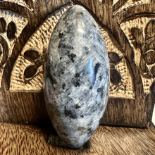 Larvikiitti shiva lingam