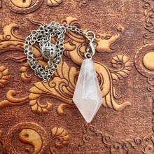 Ruusukvartsi Tetraedri Heiluri 2,9 x 1,2 cm	