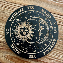 Heilurin alusta pyöreä puinen musta, Aurinko ja Kuu