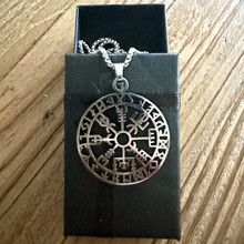 Vegvisir Viikinki kompassi kaulakoru