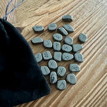 Viikinkin Riimut hematiitti+ käyttöohjeet sähköpostiin	