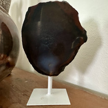 Akaatti emokivessä ja telineessä	