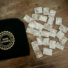 Viikinki Riimut Kvartsi, neliskanttiset + käyttöohjeet sähköpostiin.	