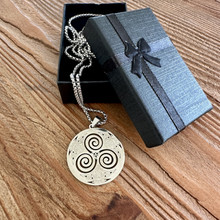 Kolmoisspiraali Triskele	