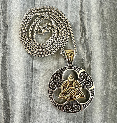 Trinity Knot kaulakoru	