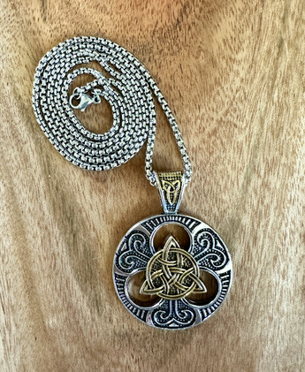 Trinity Knot kaulakoru	