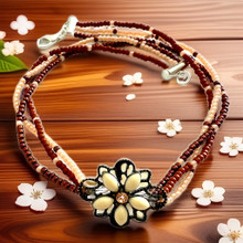 Nilkkakoru antiikkikoru, siemenhelmillä	