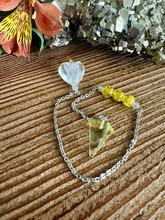 Heiluri kvartsi, kristallilla ja kissansilmä sydämellä	