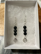 Turmaliini ja laavakivi spiraalilla	