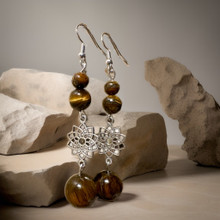 Lootuksenkukka Tiikerinsilmällä	