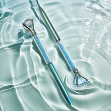 Turkoosin värinen kuulakärkikynä, turk. kristalleilla ja timantilla	