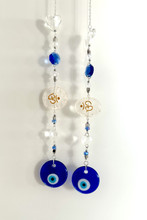 Pahansilmän sieppari, om- amuletilla, lasinen suojelava silmä