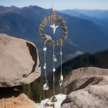 Noitakello hopean värisellä keiju talismaanilla