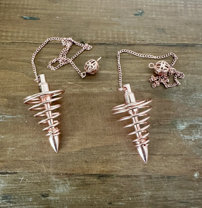 Spiraalikartio metalliheiluri messingin värinen	