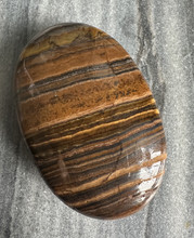 Tiikerinsilmä kämmenkivi	