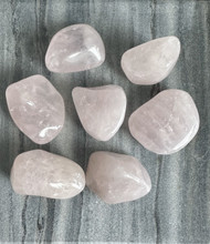 Rumpuhiottu Ruusukvartsi kivi 21-30g