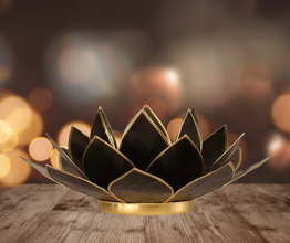 Lootuksen muotoinen kynttilälyhty - musta, kultareunus	