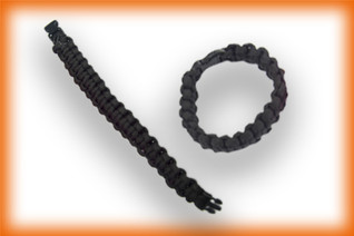 Paracord-selviytymisranneke musta