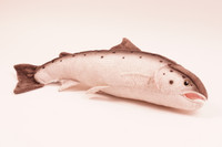 Hyppäävä lohi pehmoeläin