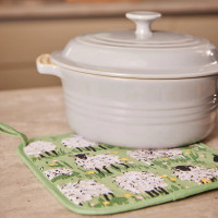 Pannulappu lampaat vihreällä