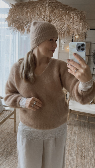 CLARA MOHAIRNEULE KAMELI