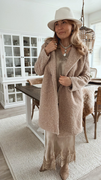 BERNILLA TAKKI BEIGE