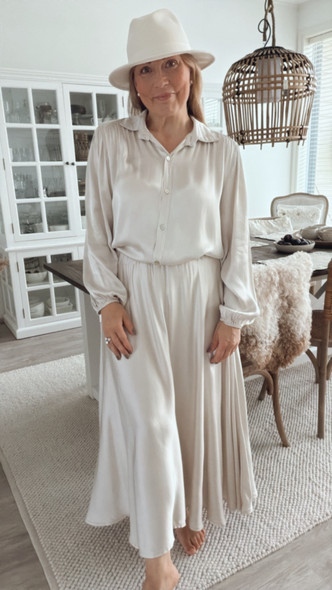 BEATRIZ SATIINIPUSERO BEIGE