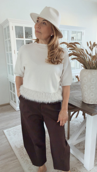 FLUFFY NEULE BEIGE