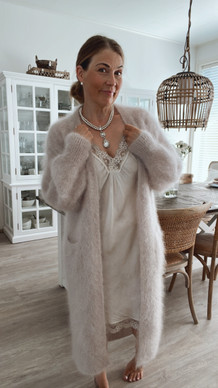 SCARLETT MOHAIRNEULETAKKI VAALEA BEIGE