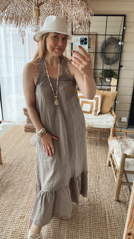 NATASHA PELLAVAMEKKO TAUPE