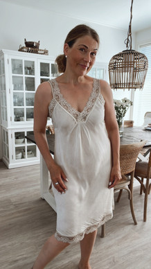 MAISA SATIINIMEKKO BEIGE