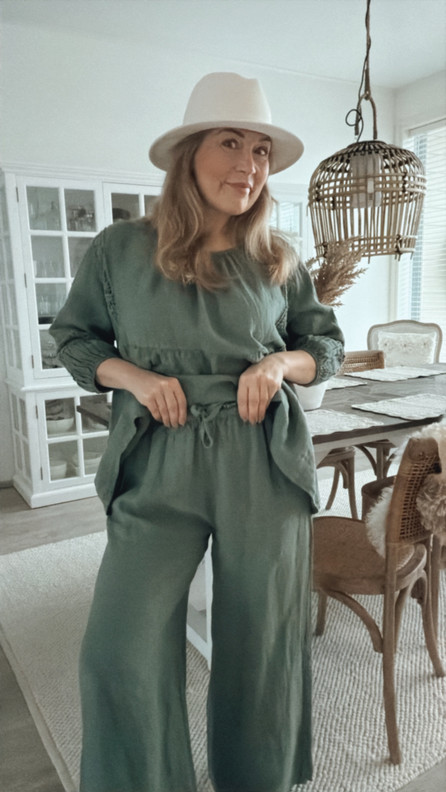 MIRIAM PELLAVAHOUSUT KHAKI