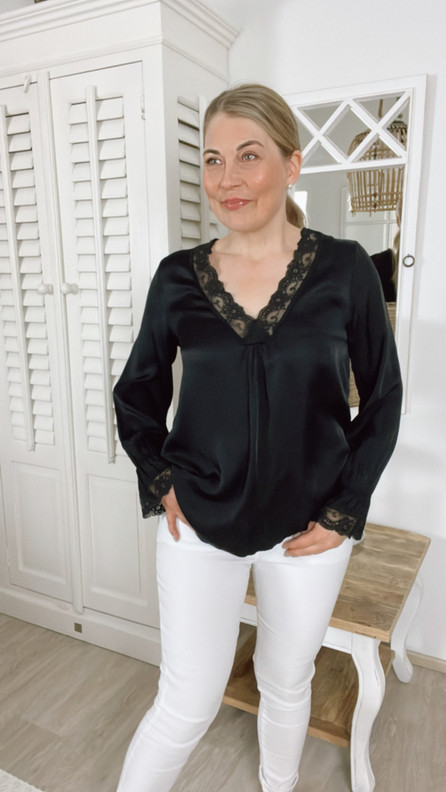 AMY SATIINIPUSERO MUSTA