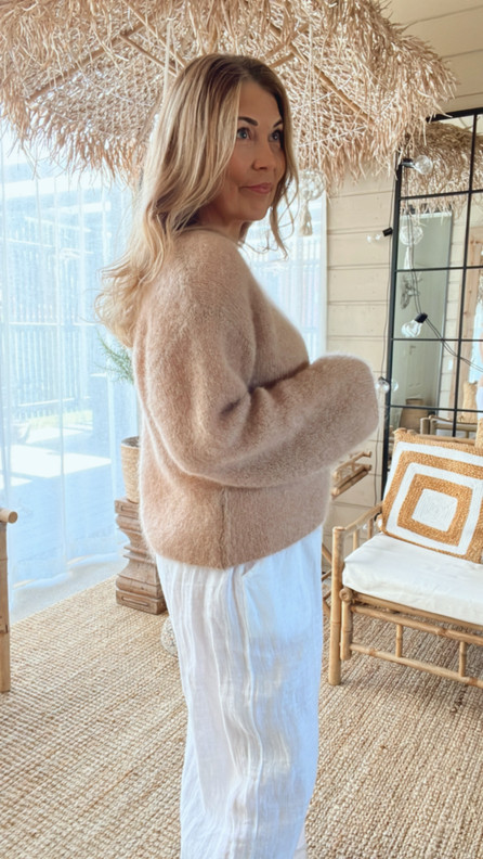 SAMANTHA MOHAIRNEULE KAMELI