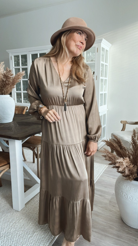 EMILY SILKKI-SATIINIMEKKO KAMELI