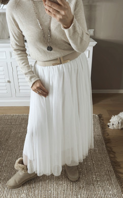 CARLA TYLLIHAME VALKOINEN